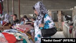 Маърифат Саидова на блошином рынке