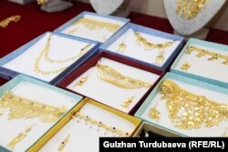 Алтын буюмдары.