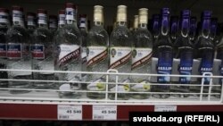 Гарэлка на прылаўках, архіўнае фота