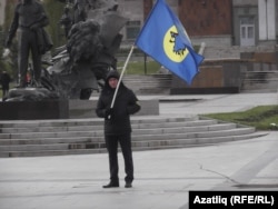 “Күк бүре” активисты ялгыз пикет үткәрә