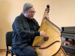 Юліан Китастий у Львів привіз дві бандури