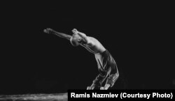 Сәхнәдә Нурбәк Батулла