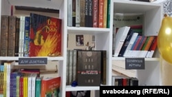 Кніжная сэкцыя ў гарадзенскай краме «Цудоўня»