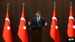 Ахмед Давутоглы Анкарадагы басма сөз жыйында. 7-сентябрь, 2015-жыл.