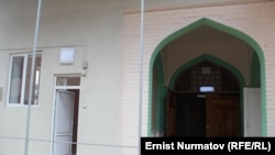 Мечиттеги аялдар борборунун тышкы көрүнүшү.