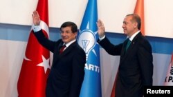 Ахмет Давутоглу АК партиясынын лидерлигине шайланган учур. 27-август, 2014-жыл.