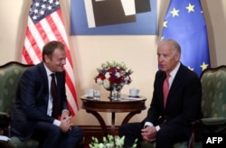 Дональд Туск як президент Європейської Ради (ліворуч) з Джо Байденом, тоді віце-президентом США, під час зустрічі в Загребі, 25 листопада 2015 року