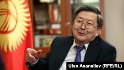 Кезегинде дирекцияны башкарып турган Жантөрө Сатыбалдиевге дооматтар айтылып келет.