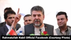 رحمت الله نبیل نامزد انتخابات ریاست جمهوری افغانستان حین سخنرانی در یکی از ولایات افغانستان