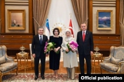 Супруга президента Узбекистана Зироат Мирзияева (Хошимова) (вторая слева).