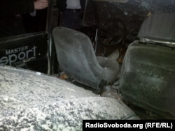 Одна из разбитых осколками от «Град» машин