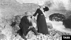 Лев Толстой хатыны София белән Кырымда ялда