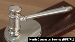 Имя и фамилия молодого человека не называется, а его публичные комментарии по данному приговору отсутствуют.