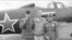 Пилот США и советские летчики у американского истребителя "Аэрокобра" P-39
