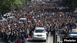 Armenia - Thousands of people continue to demonstrate in Yerevan, 23 April 2018.