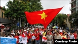 Кытайдын Түштүк Кытай деңизи боюнча саясатына каршы Вьетнамдагы демонстрация. 2012-жыл.