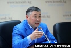 Канатбек Исаев.