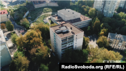 Гуцуляк із дружиною користуються житлом та машинами третіх осіб