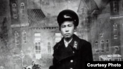 Кубат Салихов, Кызыл-Кыя шаарындагы ФЗОдо окуп жүргөн кезде.