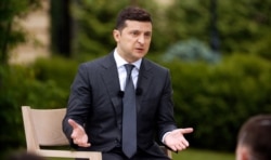 Попри те, що олігарха Ігоря Коломойського широко пов’язують з президентом України Володимиром Зеленським, експерти не думають, що це якось може зачепити президента