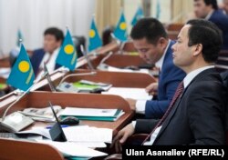 Депутаты Жогорку Кенеша.