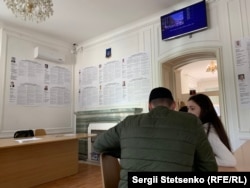 Виборча ділянка у консульському відділі, Прага