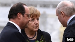 Франсуа Алянд, Ангела Мэркель і Аляксандар Лукашэнка перад перамовамі ў рамках «нармандзкага фармату», Менск, 11 лютага 2015 г.