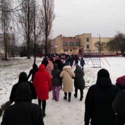 Нядзельныя дваровыя пратэсты жыхароў раёнаў Цівалі і Красны Бор, Менск, 27 сьнежня