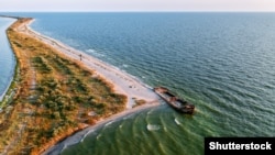 Більшість миколаївської частини Кінбурнського півострова входить до Національного природного парку «Білобережжя Святослава»