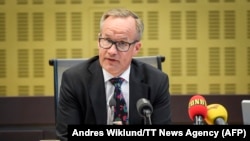 Судья Рагнар Палмквист өкүмдү журналисттерге түшүндүрүп берип жатат, 7-июнь 2018-жыл.