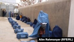 توزیع کمک به افراد نیازمند در افغانستان