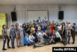 Делегатлар, оештыручылар һәм кунаклар