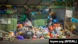 Мусор на улицах Симферополя, август 2018 года