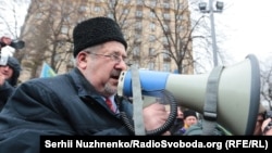 Рефат Чубаров Киевтагы "Кырым аннексиясенә каршы" йөрештә