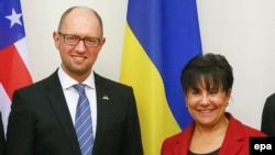 Прем'єр-міністр України Арсеній Яценюк та міністр торгівлі США Пенні Пріцкер під час зустрічі у Києві. 26 жовтня 2015 року