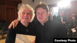 Андрій Бєлов і відомий англійський диригент Саймон Деніс Реттл