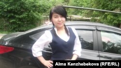 Выпускница средней школы Индира Джундибаева. Алматы, 21 мая 2014 года.
