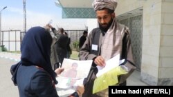 مسیح‌الرحمن ۳۸ ساله باشندۀ چغتوی میدان وردک تنها کسی که از میان تمامی ۱۲ اعضای خانواده جان سالم بدر برده است.