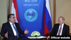 Встреча Эмомали Рахмона и Владимира Путина в рамках саммита ШОС