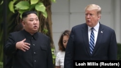 АКШнын президенти Дональд Трамп менен Түндүк Кореянын лидери Ким Чен Ындын Вьетнамдагы жолугушуусу. 28-февраль.