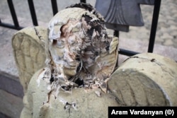 Пошкоджена фігура ангела в церкві в місті Шуші, приблизно за 13 кілометрів від Степанакерту