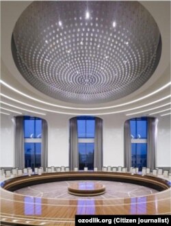 Бинода бир миллион юз минг дона Сваровски шишалари ишлатилган.