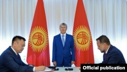 Кыргыз өкмөтү менен чехиялык Liglass Traiding компаниясы 28-июлда келишим түзгөн. Ага президент Алмазбек Атамбаев да катышкан.