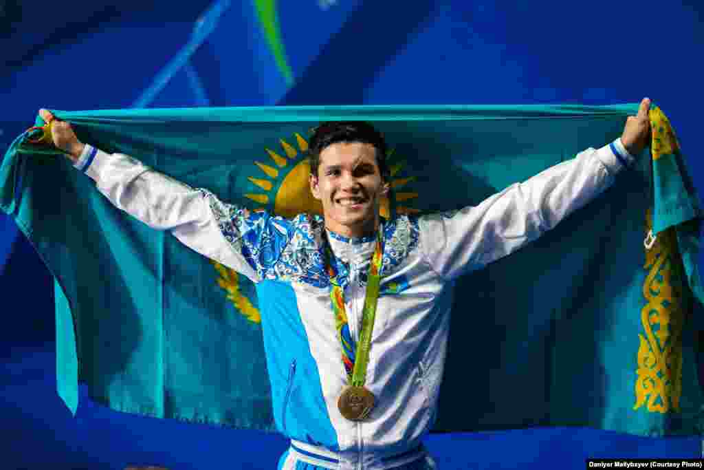 На Олимпиаде-2020 в Токио Казахстан не выиграл ни одной золотой медали. Сборная вернулась с Игр в Японии с восемью бронзовым наградами, не сумев повторить результат Олимпиады в Рио-де-Жанейро.&nbsp; В 2016 году в Рио боксер Данияр Елеусинов, который выступал в категории 69 килограммов, стал олимпийским чемпионом. Через год он принял решение о переходе в профессиональный бокс&nbsp;