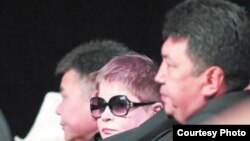 Суд по апрельским событиям. Обвиняемые Каныбек Жороев, Оксана Малеваная, Элмурза Сатыбалдиев. Бишкек, 2010 год.