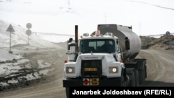 "Кумтөргө" бараткан унаа