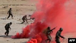 نیروهای افغان در حال اجرای تمرینات نظامی