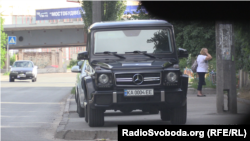 Авто охорони бізнесмена Кропачова, біля одного зі столичних бізнес-центрів 26 червня 2018 року