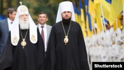 Патріарх Київський і всієї Руси-України Філарет (ліворуч) і митрополит Епіфаній під час відзначення Дня Незалежності України. Київ, 24 серпня 2013 року