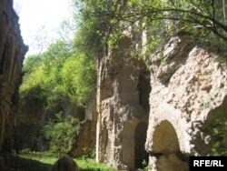 Тараканівський форт, військова фортеця в руїнах у Дубно, Рівненська обл., 12 листопада 2008 року